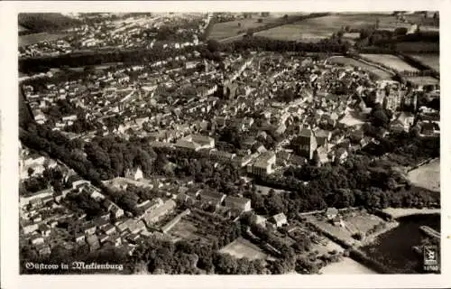 Ak Güstrow in Mecklenburg, Fliegeraufnahme der Stadt, Klinke & Co. 16560