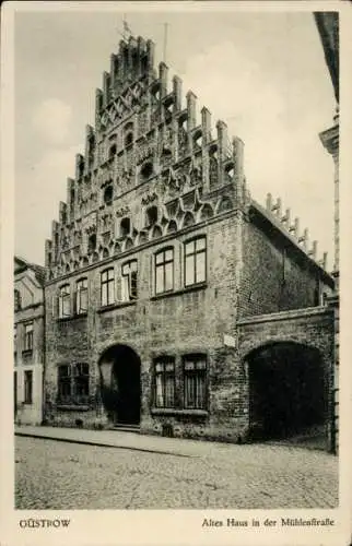 Ak Güstrow in Mecklenburg, Altes Haus in der Mühlenstraße