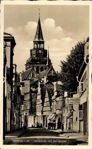 Ak Güstrow Mecklenburg, Hollstraße mit der Pfarrkirche, Tischlerei Hermann Garling