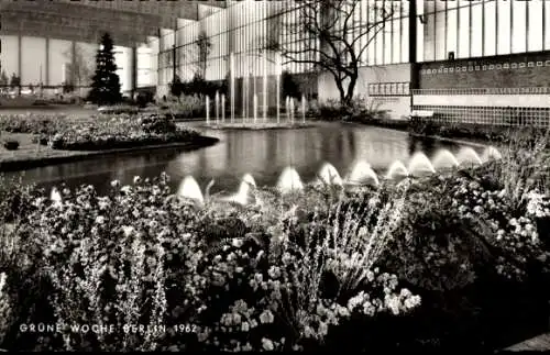 Ak Berlin Charlottenburg Westend, Grüne Woche Berlin 1962, Wasserspiel, Blumen