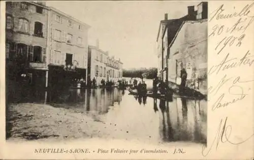 Ak Neuville sur Saône Rhône, Hochwassertag am Place Voltaire