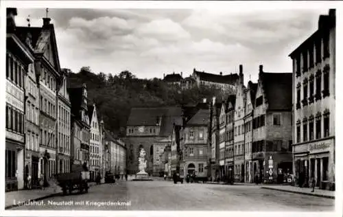 Ak Landshut in Niederbayern, Neustadt mit Kriegerdenkmal