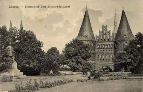 Ak Hansestadt Lübeck, Holstentor, Bismarckdenkmal