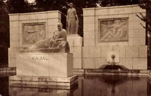 Ak Madrid Spanien, Denkmal für Ramon y Cajal im Retiro-Park