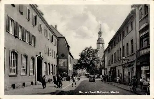 Ak Borna in Sachsen, Ernst Thälmann Straße, Passanten, Kirche