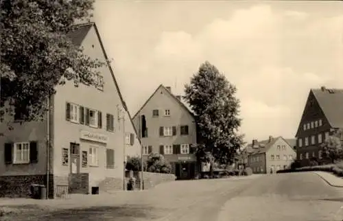 Ak Kitzscher in Sachsen, Straßenpartie am Ortseingang, Lebensmittelladen