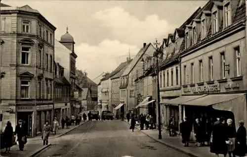 Ak Roßwein in Sachsen, Döbelner Straße, Passanten, konsum