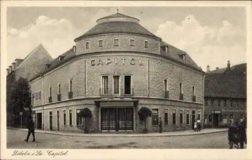 Ak Döbeln in Sachsen, Capitol, Straßenpartie, Passanten