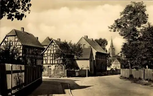 Ak Lucka im Altenburger Land, Altenburger Straße, Fachwerkhäuser, Kirche