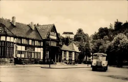 Ak Reinhardsbrunn Friedrichroda im Thüringer Wald, Bahnhof, Bus