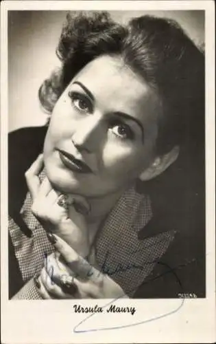 Ak Schauspielerin Ursula Maury, Portrait, Fingerringe, Autogramm