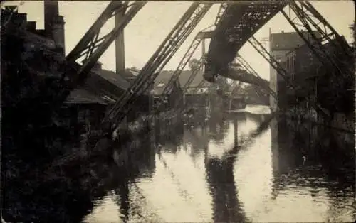 Foto Ak Wuppertal, Schwebebahn, Wasserstrecke