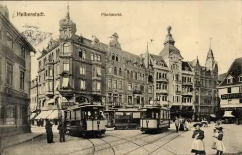 Ak Halberstadt am Harz, Fischmarkt, Straßenbahnen, Geschäftshäuser