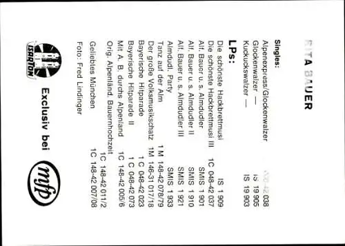 Ak Sängerin Rita Bauer, Portrait mit Kuhglocken, Autogramm