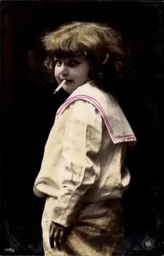 Ak Kind mit Zigarette, Portrait, Matrosenanzug