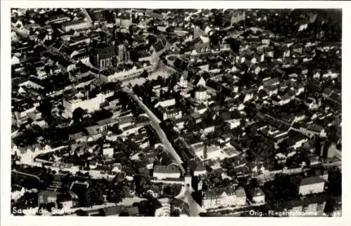 Ak Saalfeld an der Saale Thüringen, Fliegeraufnahme, Stadtpanorama