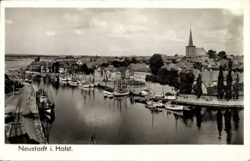 Ak Neustadt in Holstein, Teilansicht, Hafen, Boote