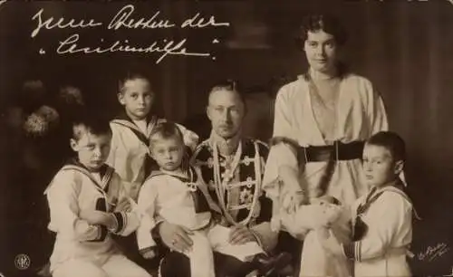 Ak Cecilienhilfe, Kronprinz Wilhelm von Preußen, Kronprinzessin Cecilie, Söhne, Teddybär