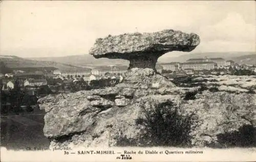 Ak Saint Mihiel Meuse, Roche du Diable und Militärquartiere oder Tisch