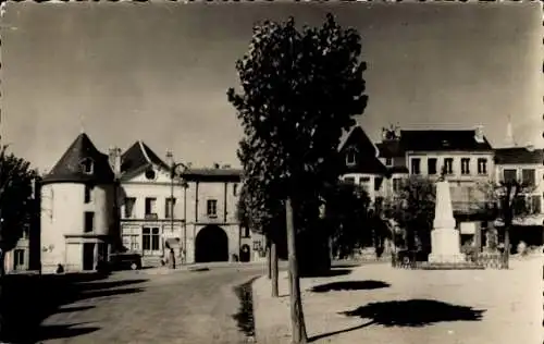 Ak Château Chinon Nievre, Place Notre-Dame