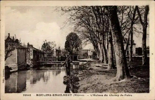 Ak Moulins Engilbert Nièvre, die Schleuse des Champ de Foire