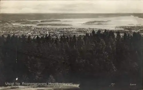 Ak Frognerseteren Frognersaeteren Oslo Norwegen, Blick zum Ort vom Restaurant aus