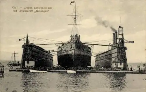 Ak Kiel, Großes Schwimmdock mit Linienschiff Thüringen