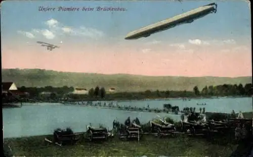 Ak Deutsche Pioniere beim Brückenbau, Zeppelin, Luftschiff, 1. WK