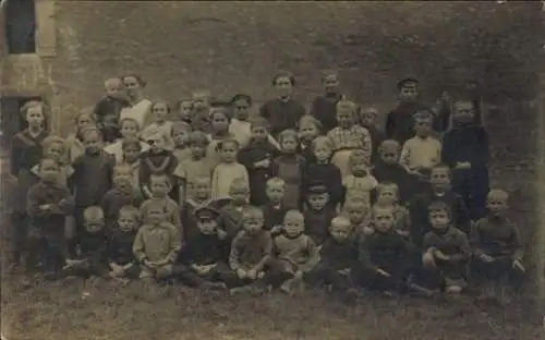 Foto Ak Schwedt an der Oder, Gruppenaufnahme von Kindern