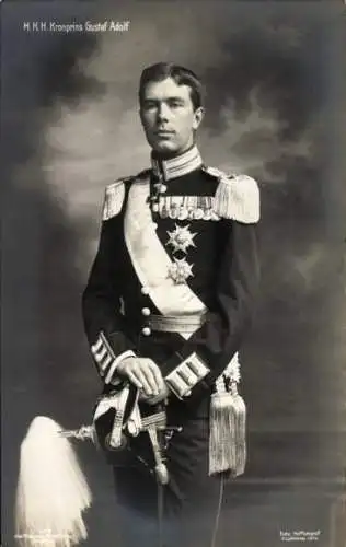 Ak Kronprinz Gustav Adolf von Schweden, Portrait, Uniform