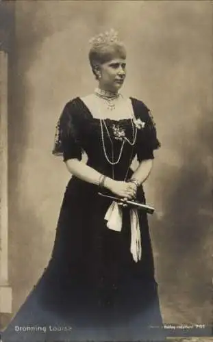 Ak Louise von Hessen, Königin von Dänemark, Standportrait