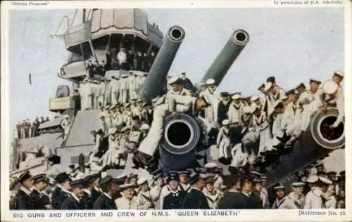 Ak Britisches Kriegsschiff, Offiziere, Matrosen, HMS Queen Elizabeth