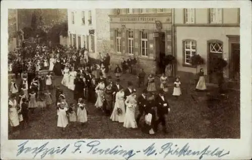 Foto Ak Birkenfeld an der Nahe, Hochzeit F. Peveling, Postamt, Kleidermacher Herpen, Klostergasse