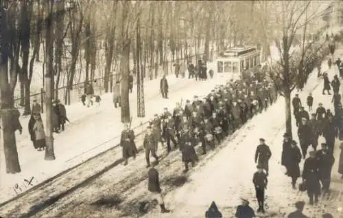 Foto Ak Hansestadt Bremen, Marschierende Soldaten, Seeleute, Winter, I WK