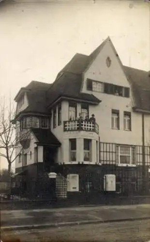 Foto Ak Bayenthal Köln am Rhein, Straßenpartie mit Wohnhaus