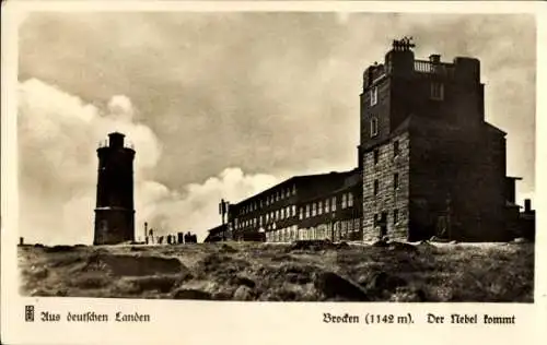 Ak Brocken im Harz, Brockenturm, Brockenhotel, Nebel