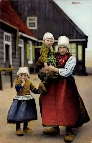 Ak Marken Nordholland, Niederländische Trachten, Familie