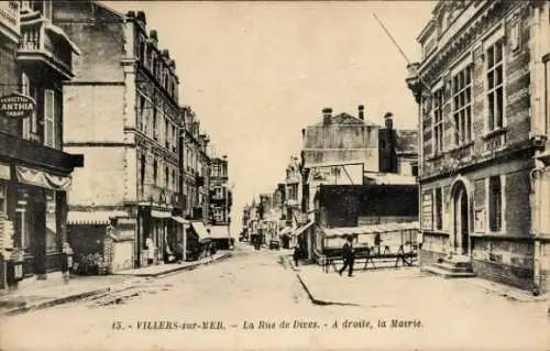 Ak Villers sur Mer Calvados, La Rue de Dives, A droite, la Mairie