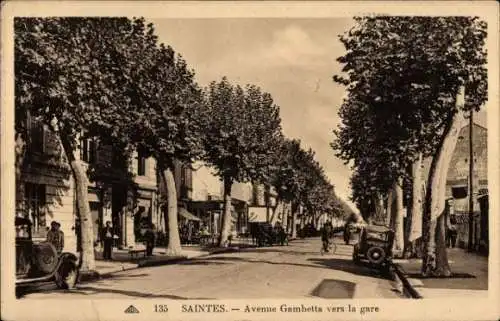 Ak Saintes Charente-Maritime, Avenue Gambetta vers la Gare