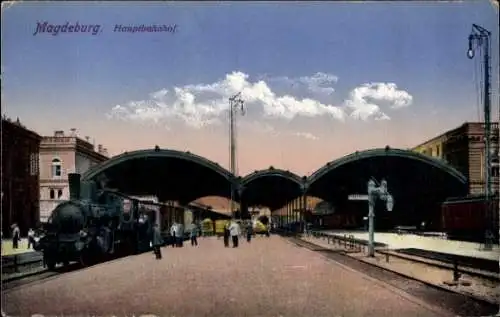 Ak Magdeburg an der Elbe, Hauptbahnhof, Bahnsteig, Dampflokomotive