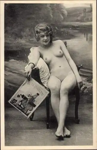 Foto Ak Frauenakt, Portrait, Stuhl, Zeitschrift La Vie Parisienne