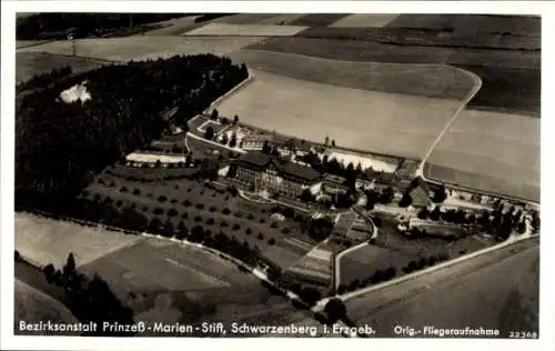 Ak Schwarzenberg im Erzgebirge Sachsen, Prinzess Marien Stift, Fliegeraufnahme