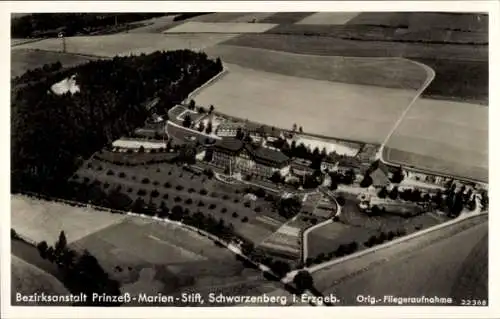 Ak Schwarzenberg im Erzgebirge Sachsen, Prinzess Marien Stift, Fliegeraufnahme