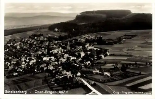 Ak Scheibenberg im Erzgebirge Sachsen, Fliegeraufnahme vom Ort