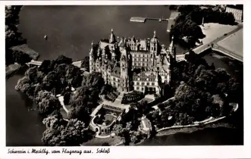 Ak Schwerin in Mecklenburg, Schloss, Fliegeraufnahme