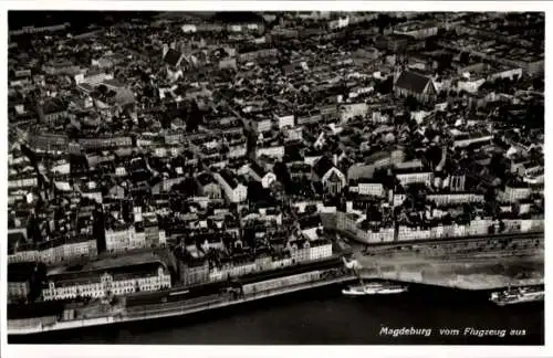 Ak Magdeburg an der Elbe, Blick auf den Ort, Fliegeraufnahme