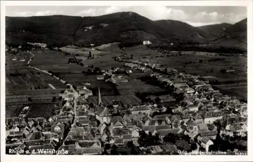 Ak Rhodt an der Weinstraße Rhodt unter Rietburg in der Pfalz, Fliegeraufnahme