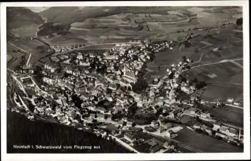 Ak Titisee Neustadt im Breisgau Hochschwarzwald, Fliegeraufnahme