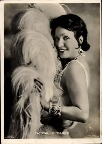 Ak Schauspielerin Norma Talmadge, Portrait, Federn