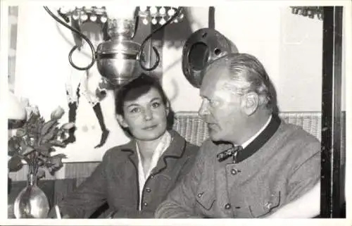 Foto Schauspieler Curd Jürgens, Portrait mit seiner Frau